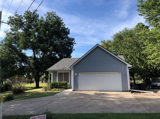 402 S Rogers Rd, Louisburg, KS 66053