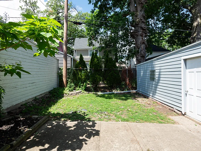 1646 Wyandotte Ave — Photo 26
