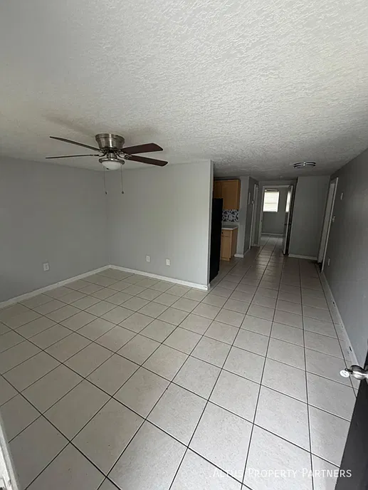 1 bed, 550 sqft, $1,050 — Photo 2