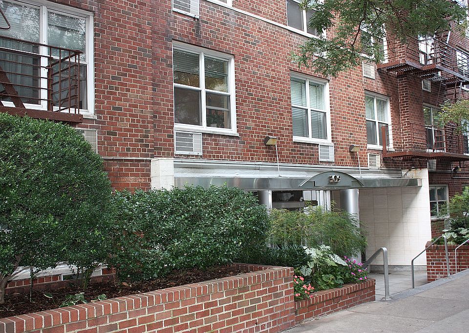 2nd image of 309 E 87th St APT 6G
