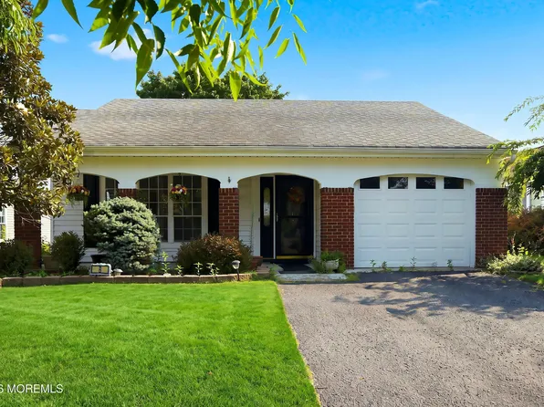 8 Weybridge Place, Manchester, NJ 08759