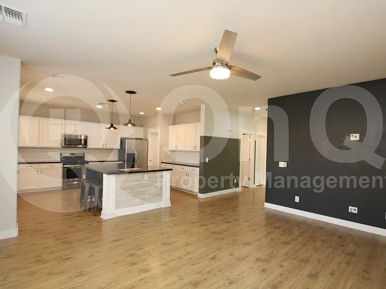 3464 E Carla Vista Dr — Photo 4