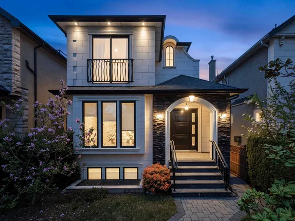 4555 W 9th Ave, Vancouver, BC V6R 2E2