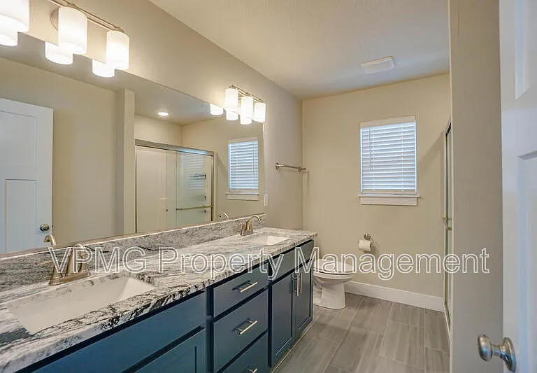2928 NW 16th St — Photo 33