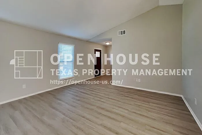 3 bed, 2.0 bath, 1574 sqft, $2,000 — Photo 4