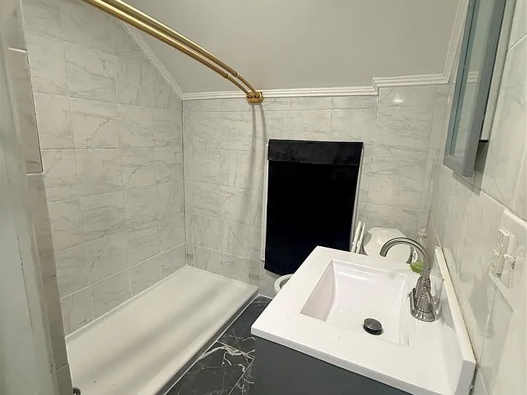 385 Whittemore St — Photo 8