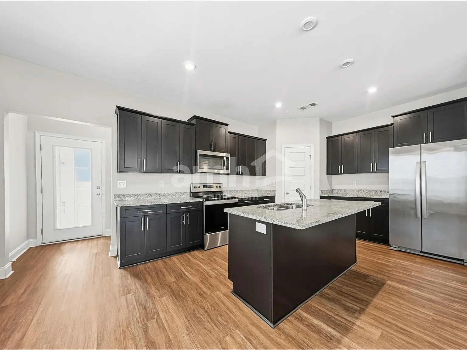 4 bed, 2.5 bath, 2149 sqft, $2,300 — Photo 4