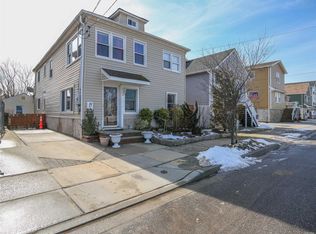 27 Deal Rd, Island Park, NY 11558