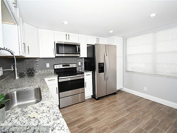 5th image of 3201 Portofino Point #L1