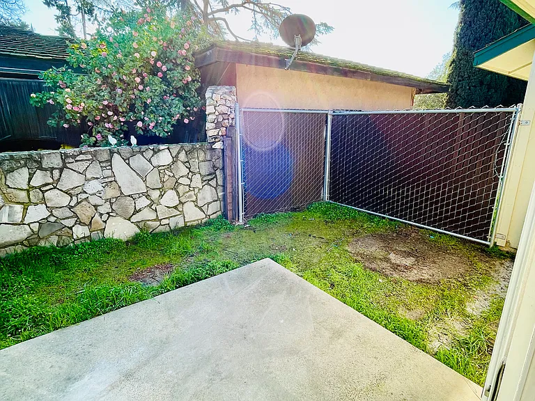 2421 Olive Ave — Photo 9