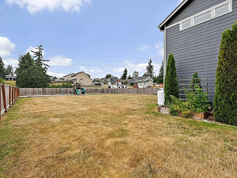 702 Hubbard Rd SE — Photo 39