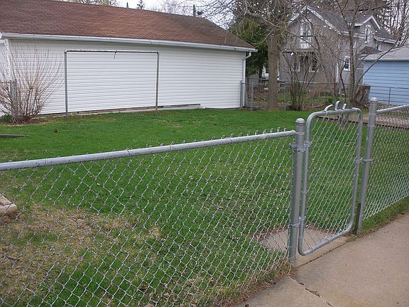 Fenced-In Back Yard!