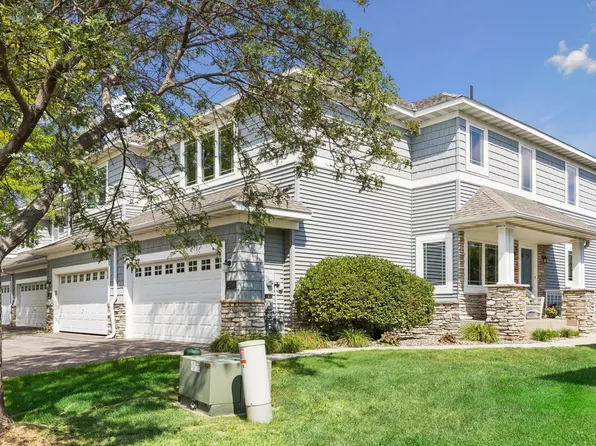 2711 Spy Glass Dr, Chaska, MN 55318