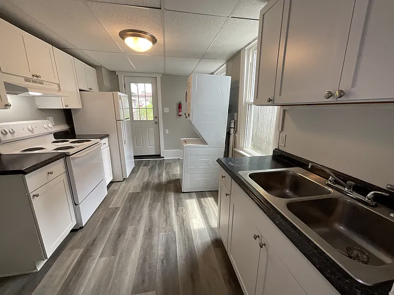 215 Fulton St — Photo 4