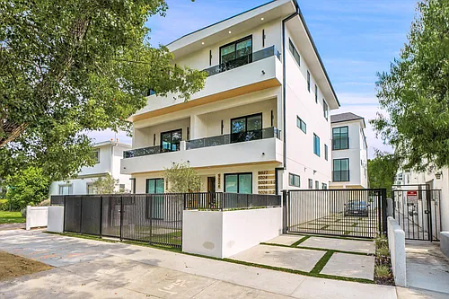 5026 Cahuenga Blvd Photo 1