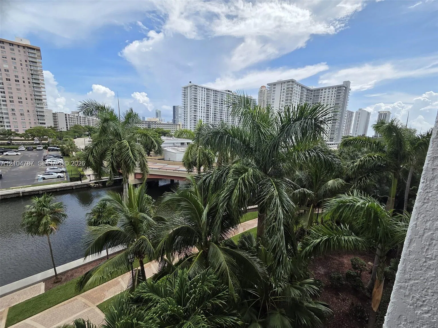 Porto Bellagio Condo — Photo 1