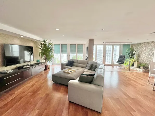 5869 Avenue Isla Verde, Carolina, PR