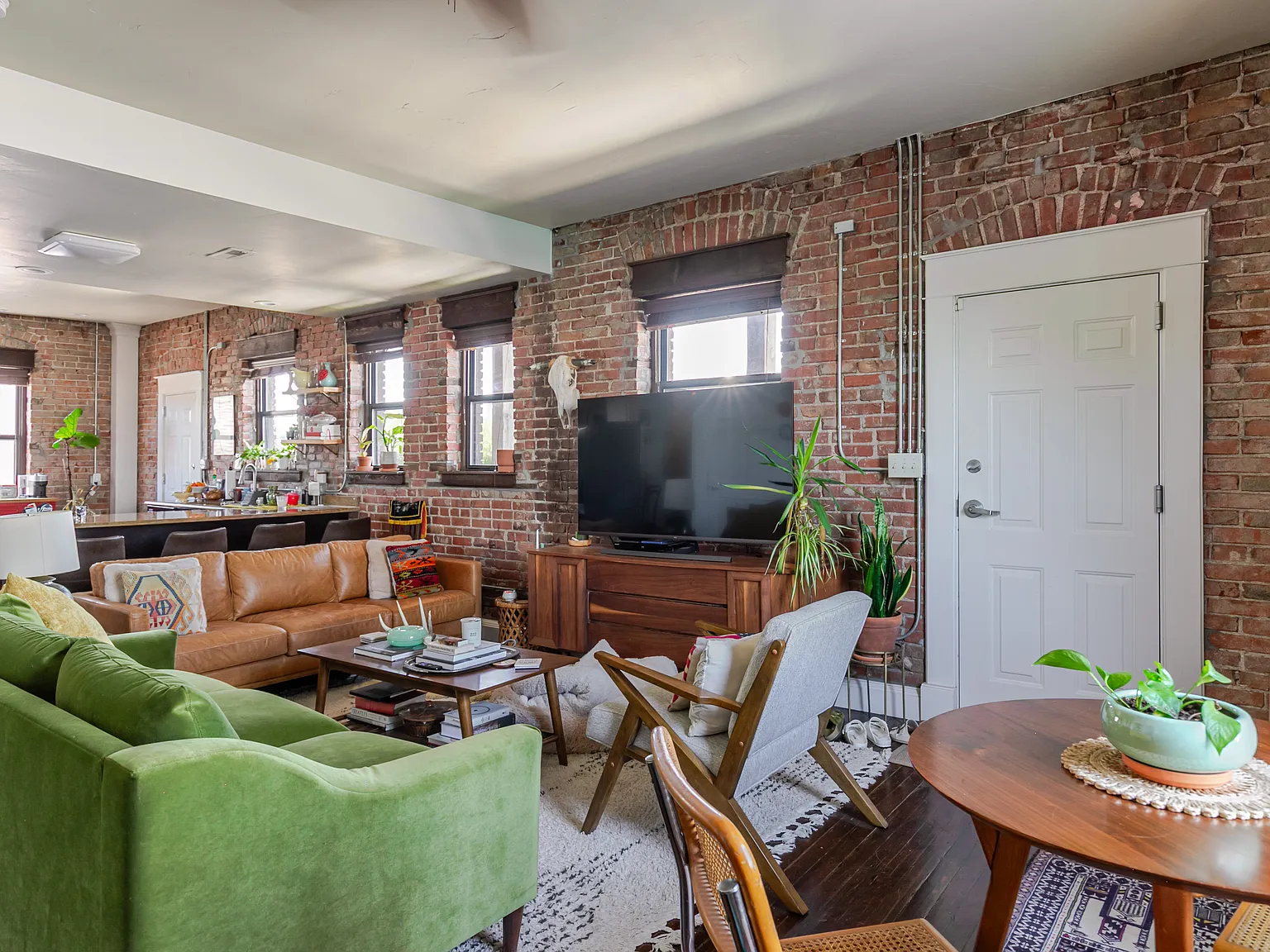 2 bed, 1800 sqft, $2,100 — Photo 3