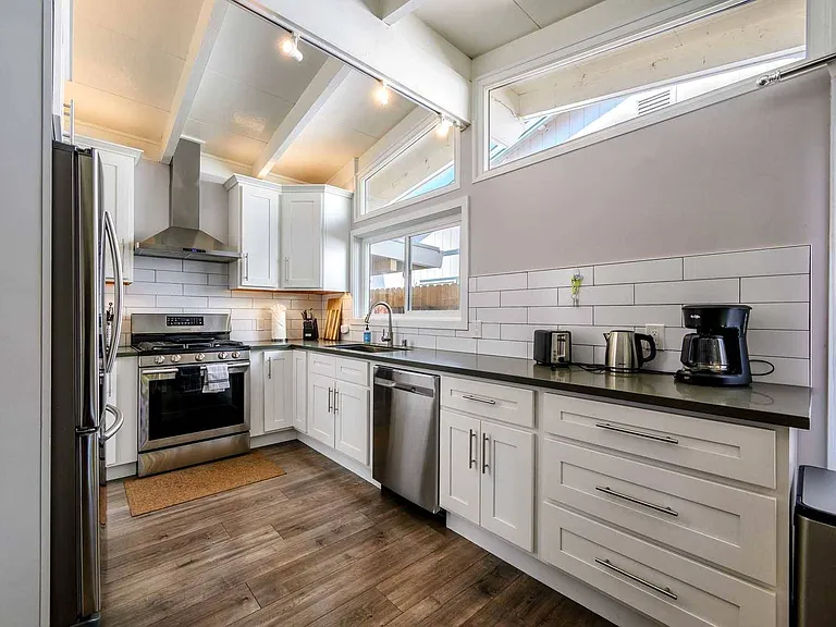 3410 Pepper Tree Ln — Photo 3