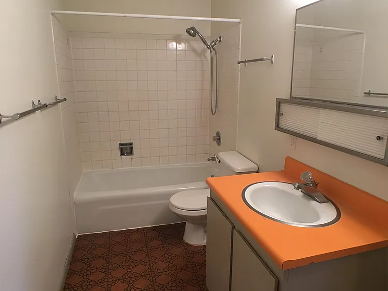 545 NE Kamiaken St — Photo 9