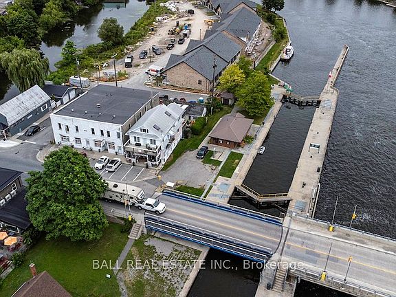3rd image of 8 Bridge St N
