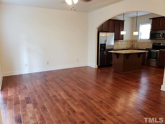 4th image of 3824 Amelia Park Rd