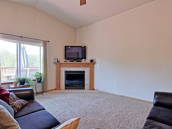 4th image of 724 Darwins Way