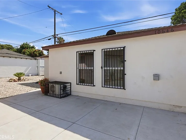 10646 S Wilton Pl — Photo 34