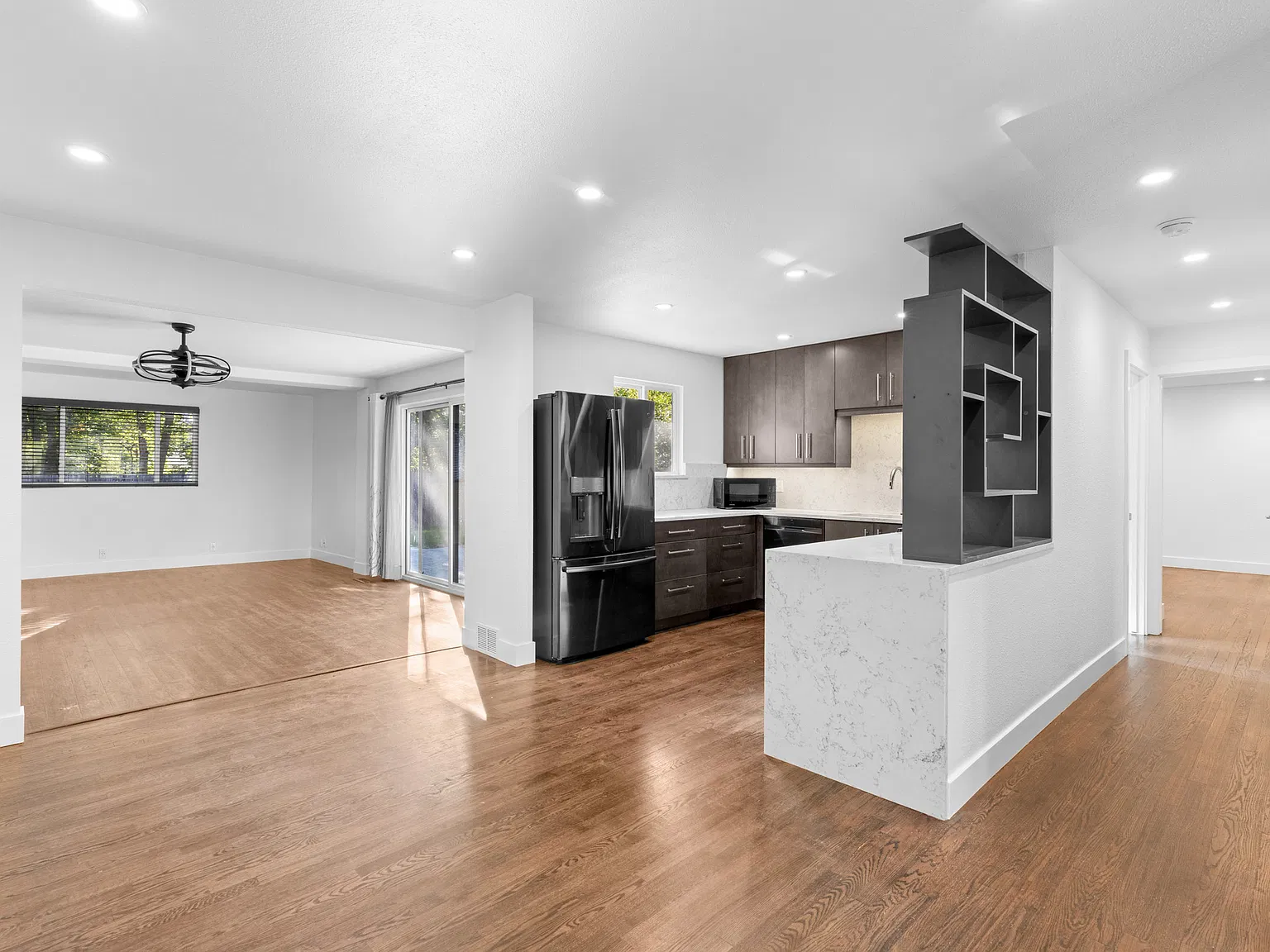 3 bed, 1666 sqft, $3,995 — Photo 4