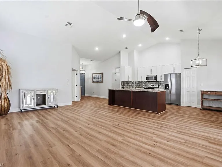 670 Lambton Ln — Photo 5