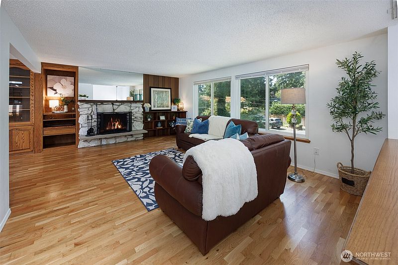 2nd image of 12822 NE 68th Street