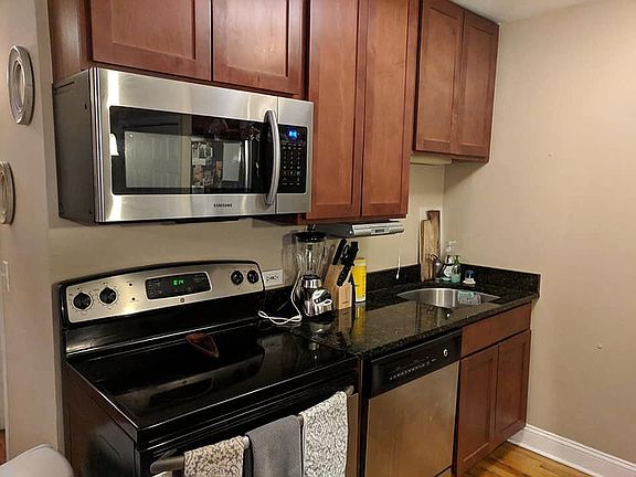 4th image of 4976 N Milwaukee Ave APT 301