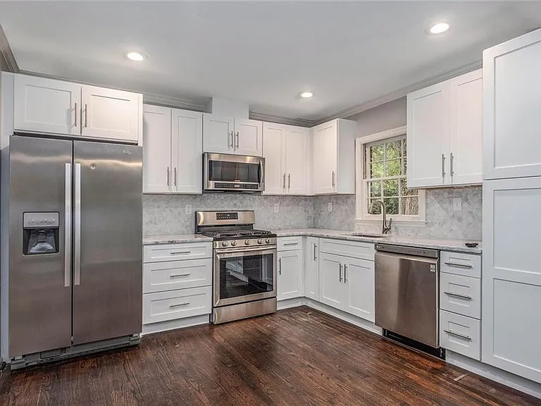 388 Lakemoore Dr NE — Photo 14
