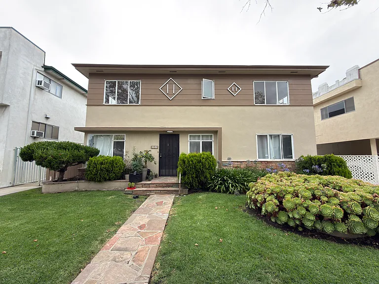1042 S Sherbourne Dr #4 — Photo 18
