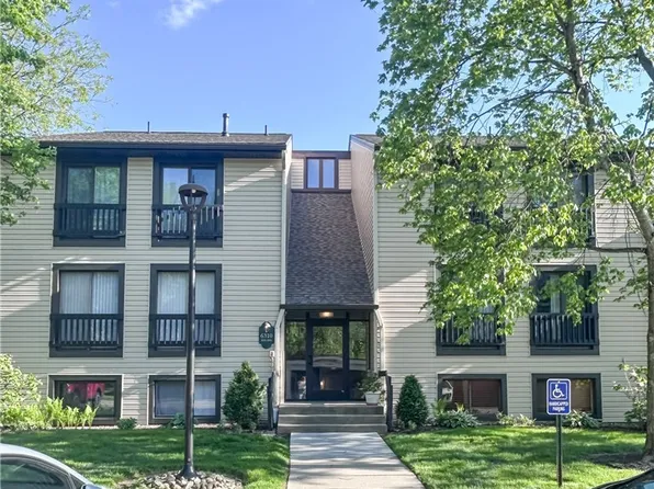 6310 Greenwood Pkwy APT 105, Northfield, OH 44067