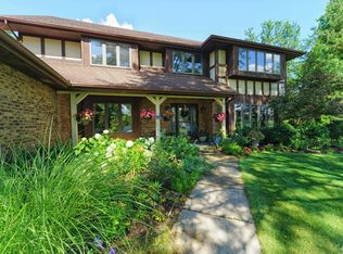 7 Blackhawk Rd, Hawthorn Woods, IL 60047