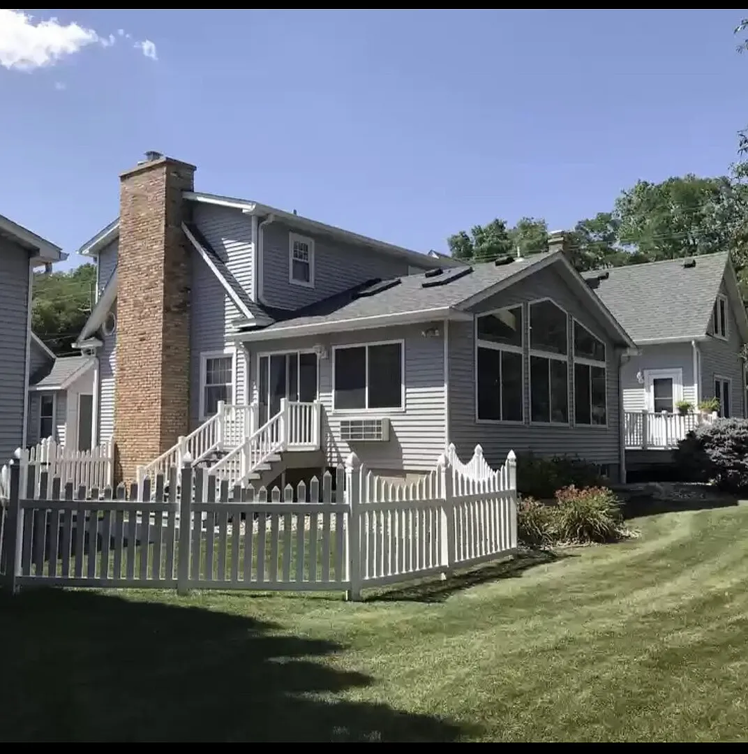 Quiet home in the heart of Moline — Photo 1