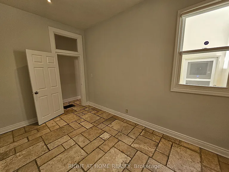 550 Yonge St #3F — Photo 23