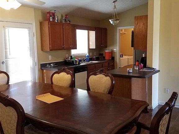 5th image of 621 Park Hills St