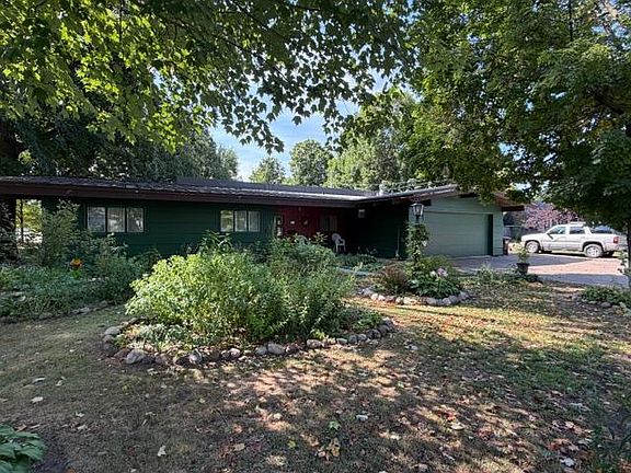 4th image of 211 Dion Ave