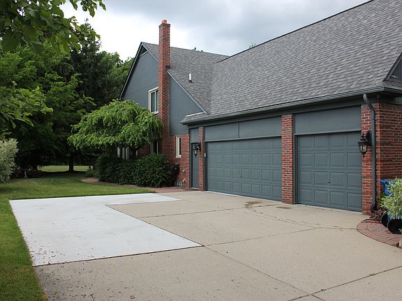 3rd image of 2509 Regency Hills Dr