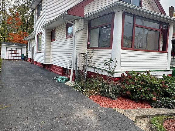 5th image of 12904 Beachwood Ave