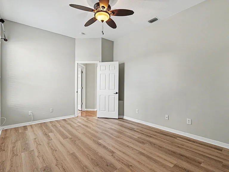8056 Bracken Ln — Photo 10