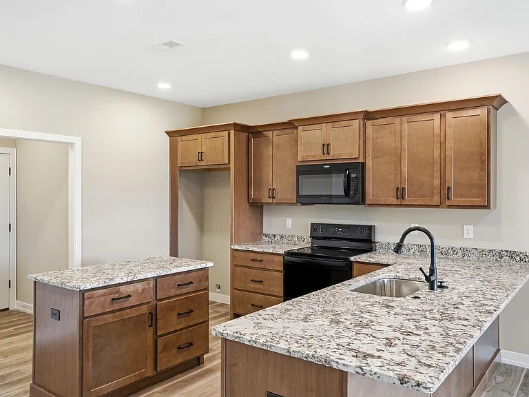 1048 Stonehaven Dr — Photo 10