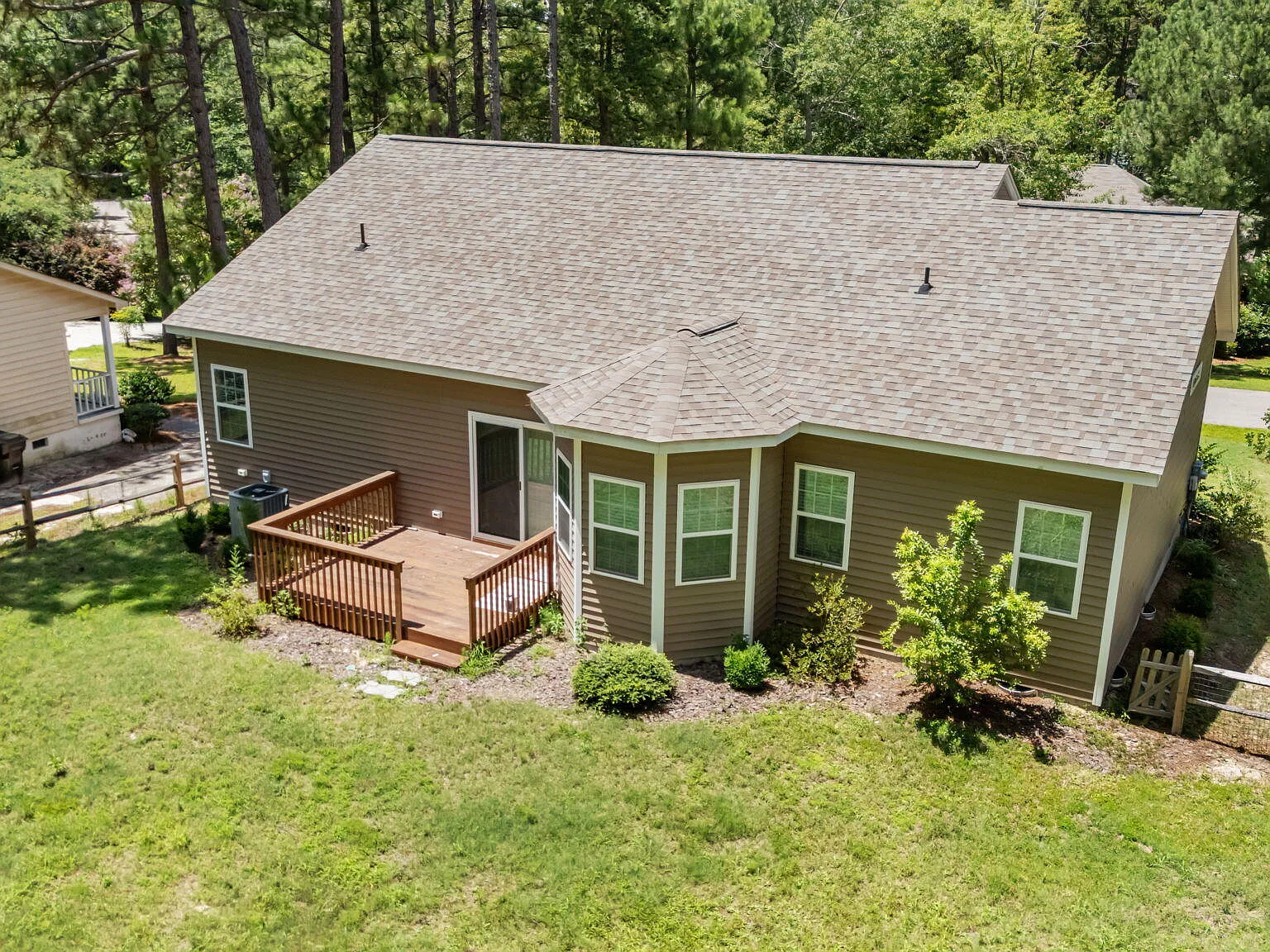 3 bed, 2.0 bath, 1575 sqft, $2,300 — Photo 4