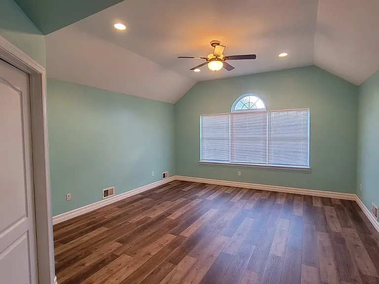1081 Matthew St — Photo 21