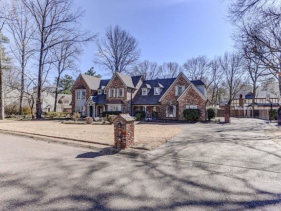 2nd image of 8469 Wood Briar Dr