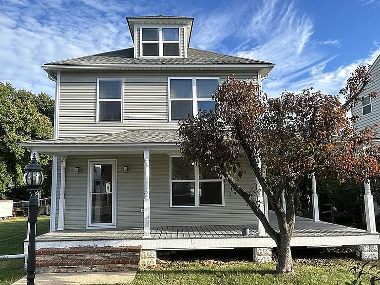 2605 Maple Ave — Photo 1