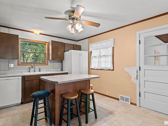 4th image of 21 W Hazel Dell Ln
