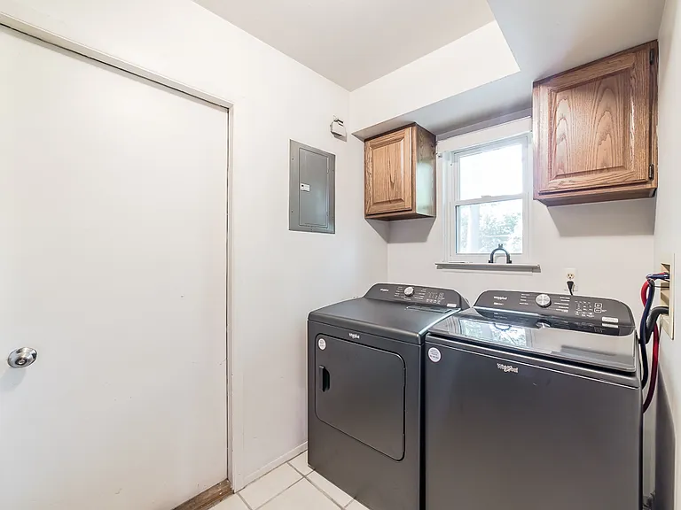 1034 Parkway Dr — Photo 1